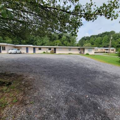 Main picture of 3950 S Dixie Rd