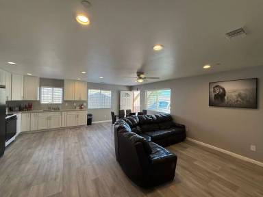 Main picture of 5276 Imperial Ave