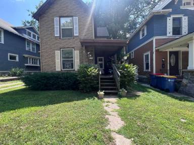 Main picture of 738 Fountain St NE