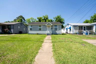 Main picture of 3948 Carlton St