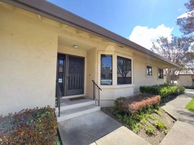 Main picture of 64 Fountain Grove Cir