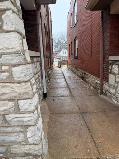 Main picture of 5300 Bancroft Ave