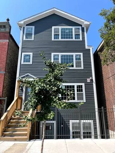 Main picture of 1906 S Carpenter St
