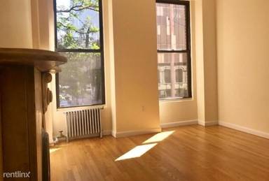 Main picture of 13 E 7th St