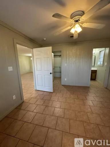 Main picture of 2004 Meadowgreen Dr