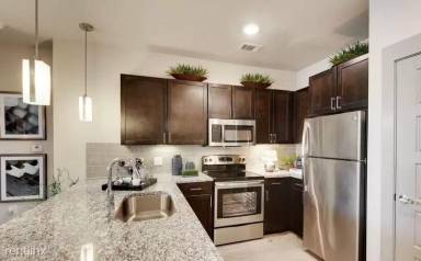 Main picture of 110 N Laredo St