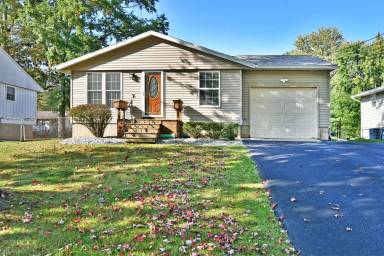 Main picture of 7659 Venice Dr