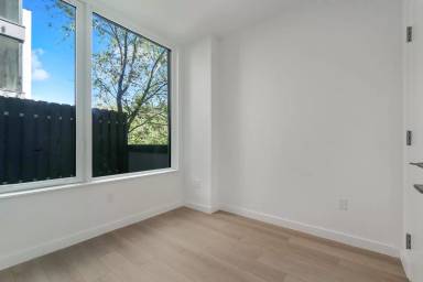 Main picture of 1024 Manhattan Ave