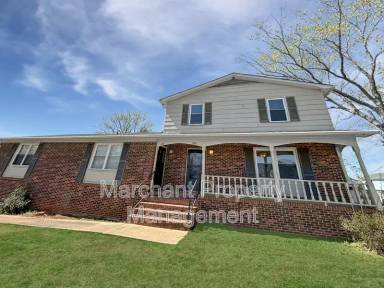 Main picture of 200 Wexford Dr