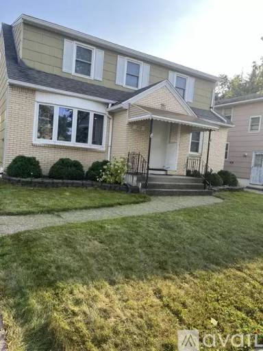 Main picture of 372 Tremaine Ave