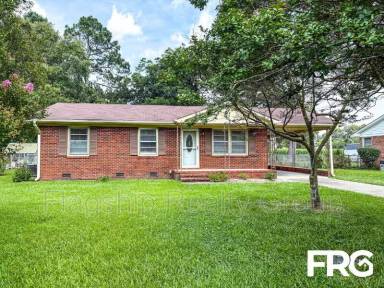 Main picture of 910 Holloman St