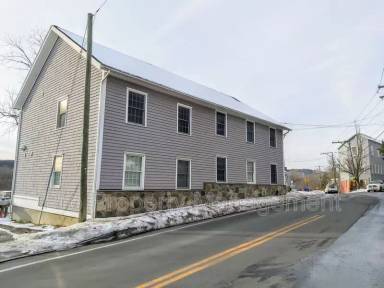 Main picture of 125 Railroad St