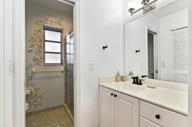Main picture of 313 NW 42nd St