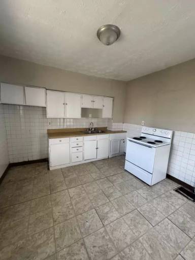 Main picture of 263 S Hedges St