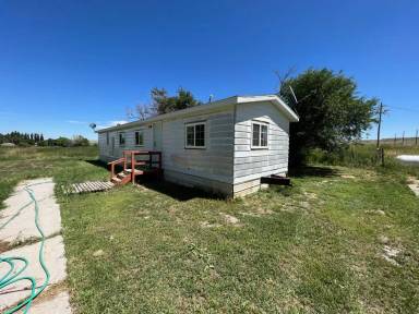 Main picture of 6 Reeves Rd