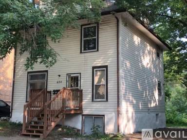 Main picture of 624 W 15th St