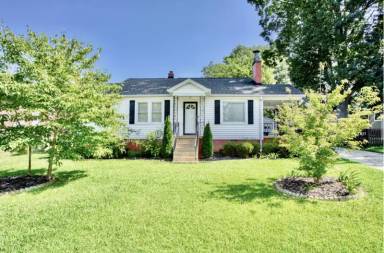 Main picture of 8 Westbrook Dr