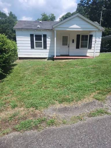 Main picture of 303 W Hilltop Cir