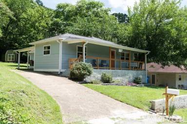 Main picture of 4512 Balcomb St