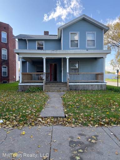 Main picture of 1228 N Main St
