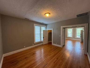 Main picture of 118 N Glenwood Ave