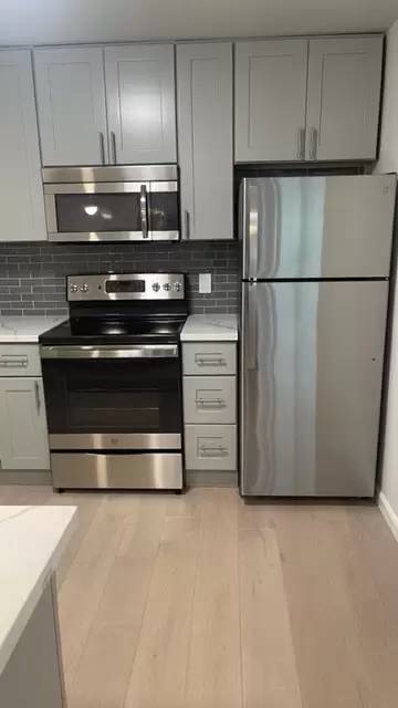 Main picture of 2244 Lakeshore Ave