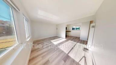 Main picture of 406 Van Buren Ave