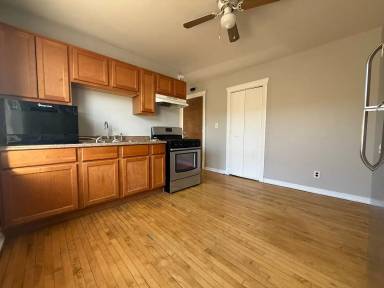 Main picture of 817 W 34th Pl