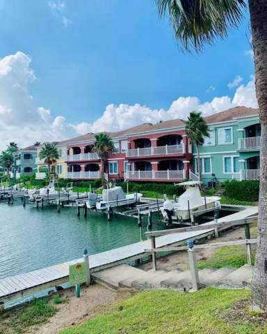 Main picture of 5 Harbor Pt