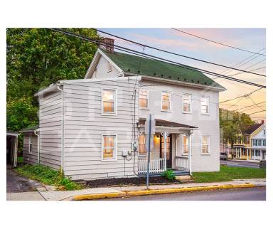 Main picture of 243 W King St