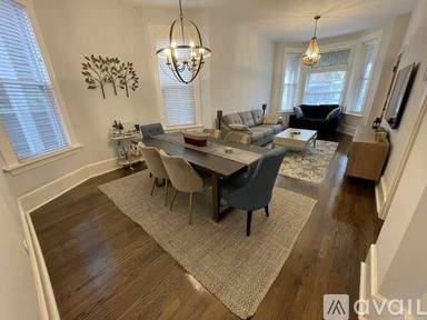 Main picture of 2826 W Wellington Ave