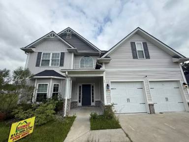 Main picture of 50 Huntington Dr NE