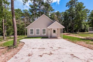 Main picture of 417 Holly Dr