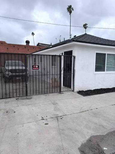 Main picture of 105 W 83rd St