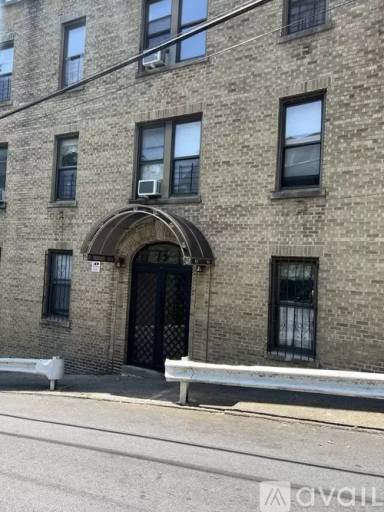 Main picture of Cornell Ave