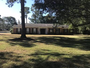 Main picture of 202 Adams Dr