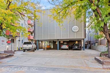 Main picture of 1221 N Clarkson St
