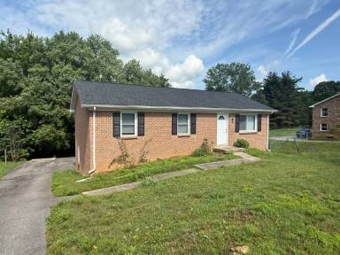 Main picture of 1318 Courtney Dr