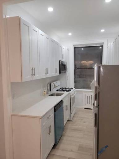 Main picture of 2154 E 8th St