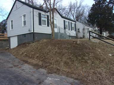 Main picture of 413 S Dade Ave