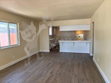 Main picture of 820 W 23rd St