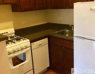 Main picture of 837 W Wolfram Apartments