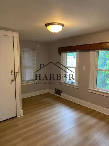Main picture of 867 8th Ave SE
