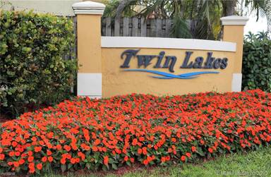 Main picture of TWIN LAKES