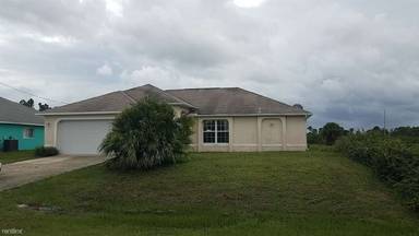 Main picture of 742 Cane St E