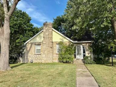 Main picture of 7839 Robinson St