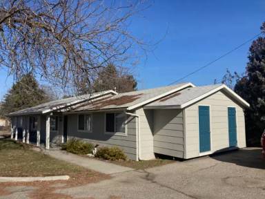 Main picture of 7000 W Poplar St