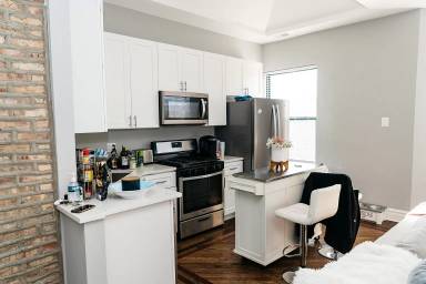 Main picture of 4541 S Prairie Ave