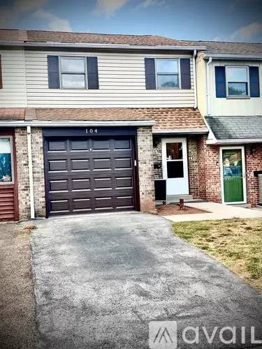 Main picture of 104 Orchard Ct