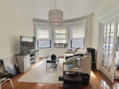 Main picture of 1378 Beacon St